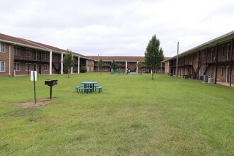 Osprey Cove North Apartments in Jacksonville, NC - Building Photo - Building Photo