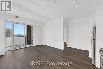 3030 Pharmacy Ave in Toronto, ON - Building Photo - Building Photo