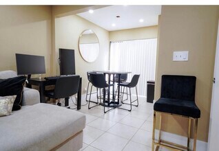 6611 Winfield Blvd in Margate, FL - Building Photo - Building Photo