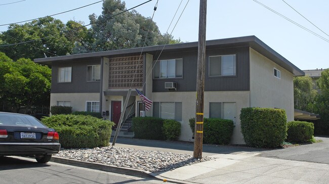 816 Robinson St in Martinez, CA - Foto de edificio - Building Photo