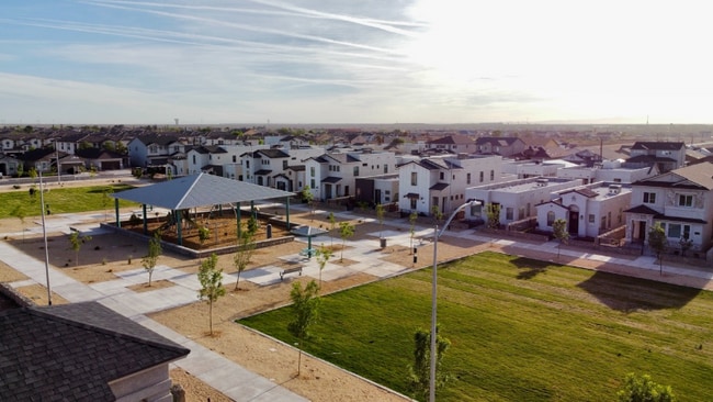 5864 Kobe Bryant St in El Paso, TX - Foto de edificio - Building Photo