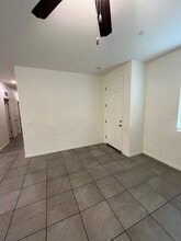 4907 W Flagstaff Ave in Visalia, CA - Foto de edificio - Building Photo