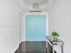 18101 Collins Ave in Sunny Isles Beach, FL - Foto de edificio - Building Photo