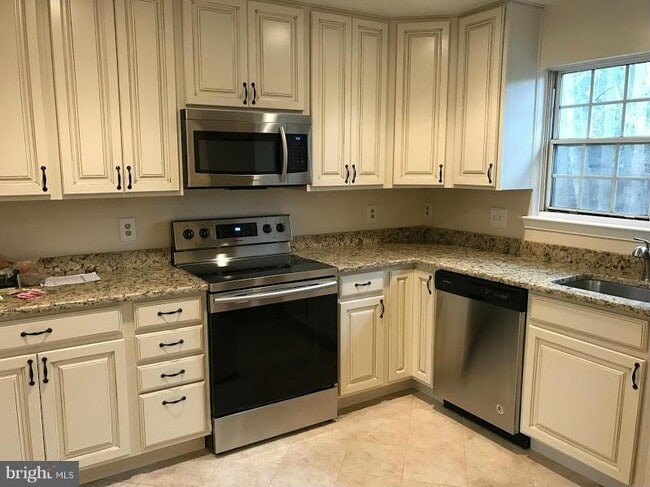 6182 Martins Landing Ct in Burke Centre, VA - Building Photo - Building Photo