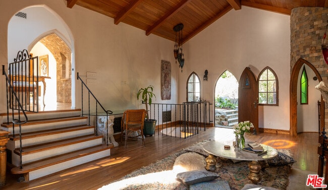 8978 Wonderland Ave in Los Angeles, CA - Building Photo - Building Photo