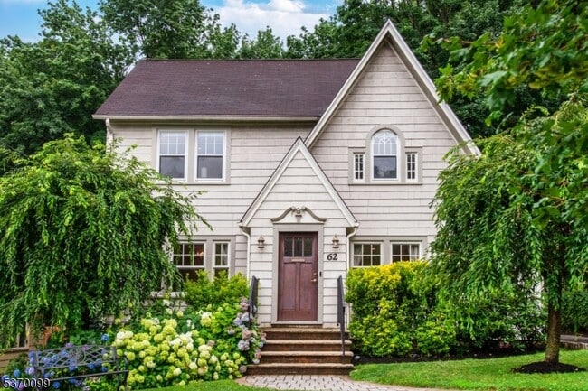 property at 62 Overlook Rd