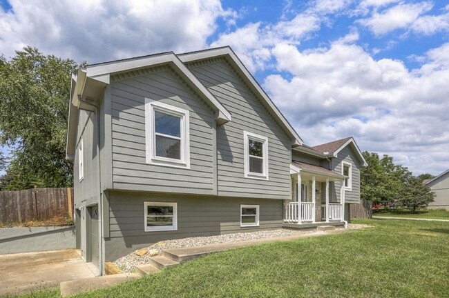 7802 E 162nd St in Belton, MO - Building Photo - Building Photo