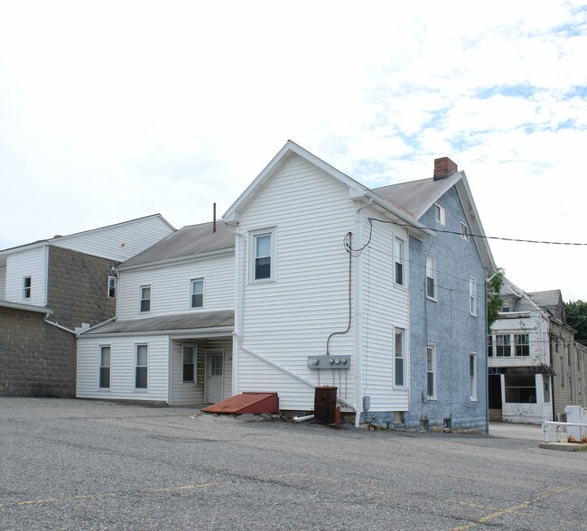 246-248 W Main St in Somerset, PA - Foto de edificio - Building Photo