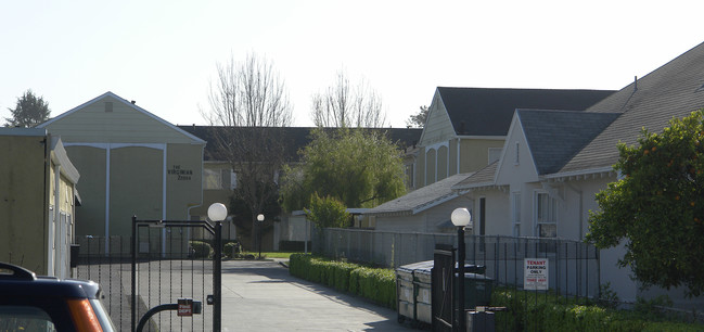 The Virginian in Castro Valley, CA - Foto de edificio - Building Photo