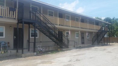 3409 Commercial Ave in San Antonio, TX - Building Photo - Building Photo