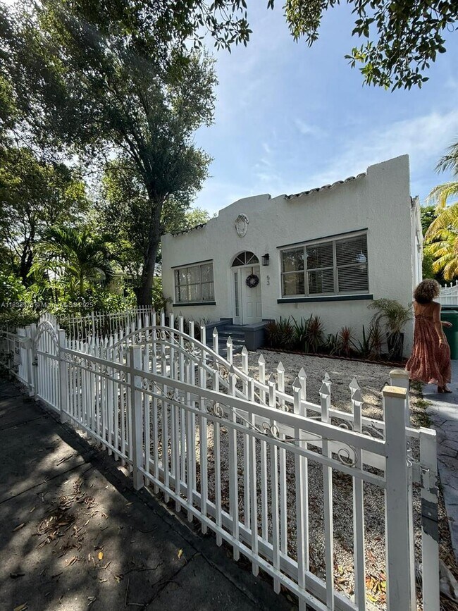 53 NE 43rd St in Miami, FL - Building Photo - Building Photo