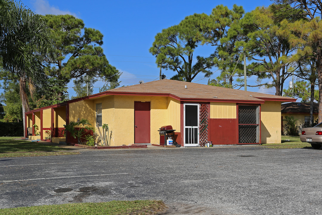 Haverhill Court Apartments in West Palm Beach, FL - Building Photo