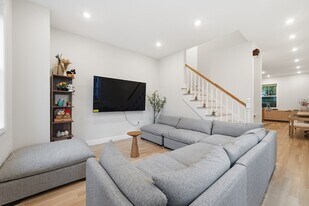 77 North St in Somerville, MA - Building Photo