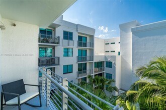 110 Washington Ave, Unit 1712 in Miami Beach, FL - Foto de edificio - Building Photo
