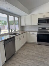 262 SW Crescent Ave in Port St. Lucie, FL - Foto de edificio - Building Photo