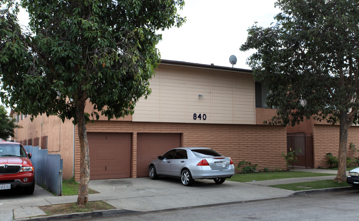 840 Gardenia Ave in Long Beach, CA - Building Photo