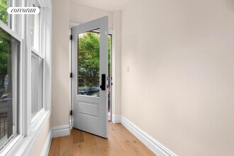 409 E 4th St in Brooklyn, NY - Building Photo - Building Photo
