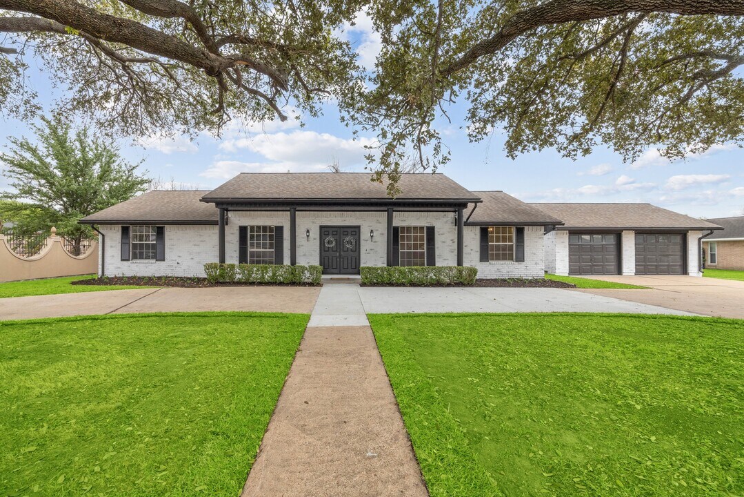 8414 N Tahoe Dr in Jersey Village, TX - Building Photo