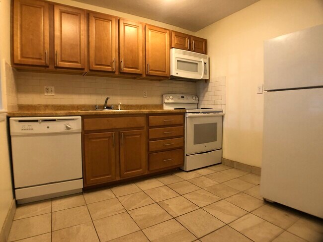 71 Gardner St, Unit 84-2B in Boston, MA - Foto de edificio - Building Photo