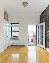 Avenue B in New York, NY - Building Photo - Building Photo