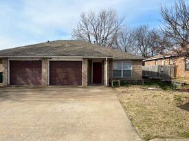 5900 Samantha St, Unit B in Fayetteville, AR - Building Photo