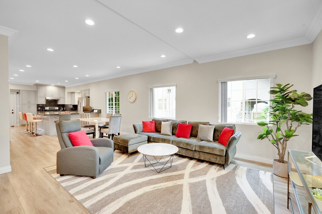 1826 N Berendo St in Los Angeles, CA - Building Photo