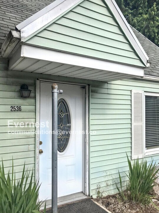 2536 SE 92nd Ave in Portland, OR - Building Photo
