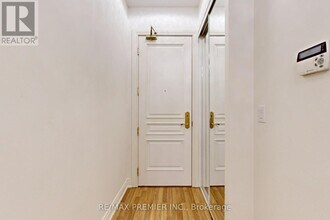 9225 Jane St in Vaughan, ON - Building Photo - Building Photo