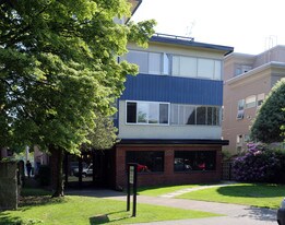 2464 W 2nd Ave in Vancouver, BC - Building Photo