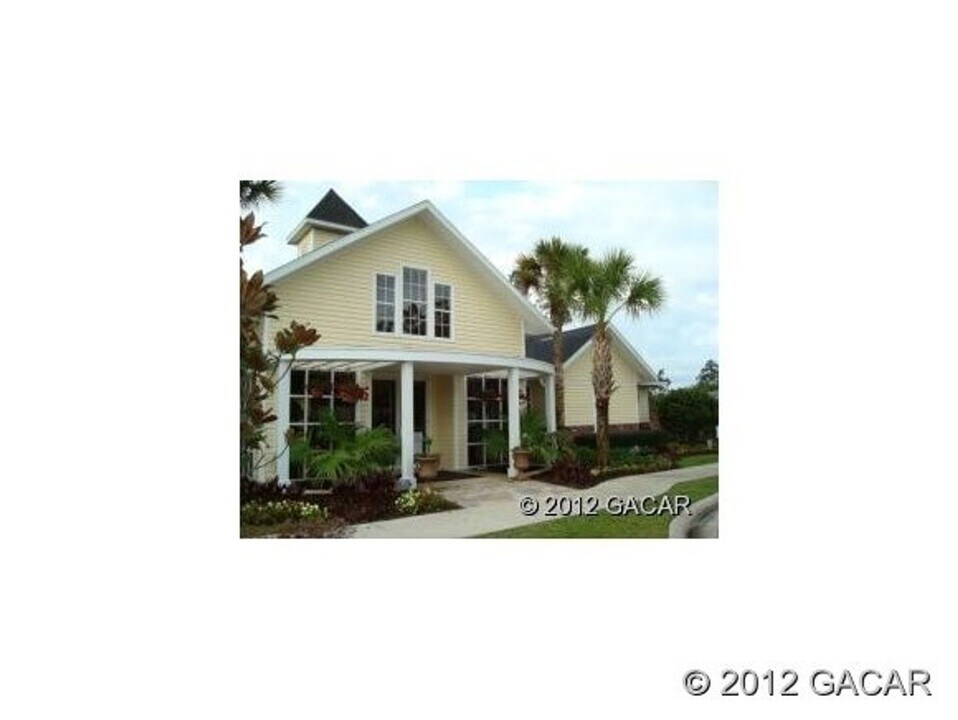 4872 NW 42nd Rd in Gainesville, FL - Foto de edificio