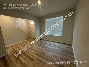 21 Pear Blossom Pkwy in Clayton, NC - Building Photo - Building Photo