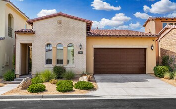80450 Platinum Wy in La Quinta, CA - Building Photo - Building Photo