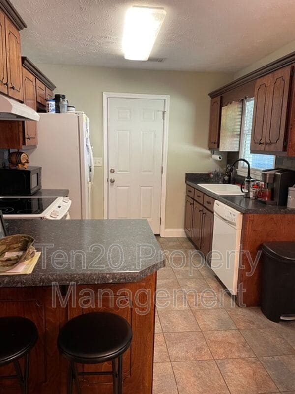 21 Lee Rd 2004 in Smiths Station, AL - Building Photo - Building Photo