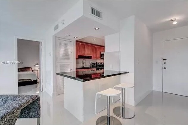9800 W Bay Harbor Dr, Unit 507 in Bay Harbor Islands, FL - Building Photo - Building Photo