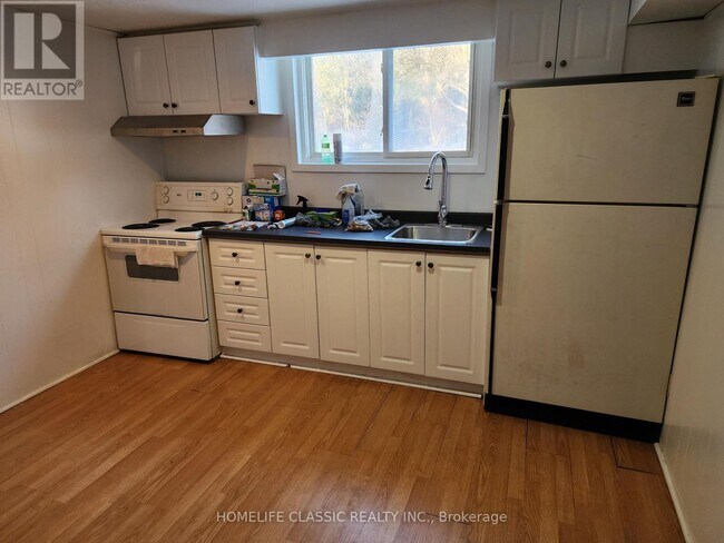 64 Parkway Ave in Markham, ON - Building Photo - Building Photo