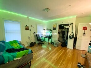 128 Hillside St, Unit 2 in Boston, MA - Building Photo - Building Photo