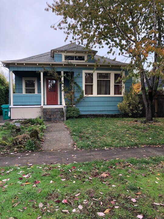 6609 N Omaha Ave in Portland, OR - Building Photo