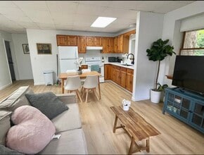 17 Page St, Unit 1 in Brunswick, ME - Building Photo - Building Photo