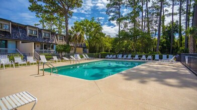 13 Lighthouse Ln in Hilton Head Island, SC - Building Photo - Building Photo