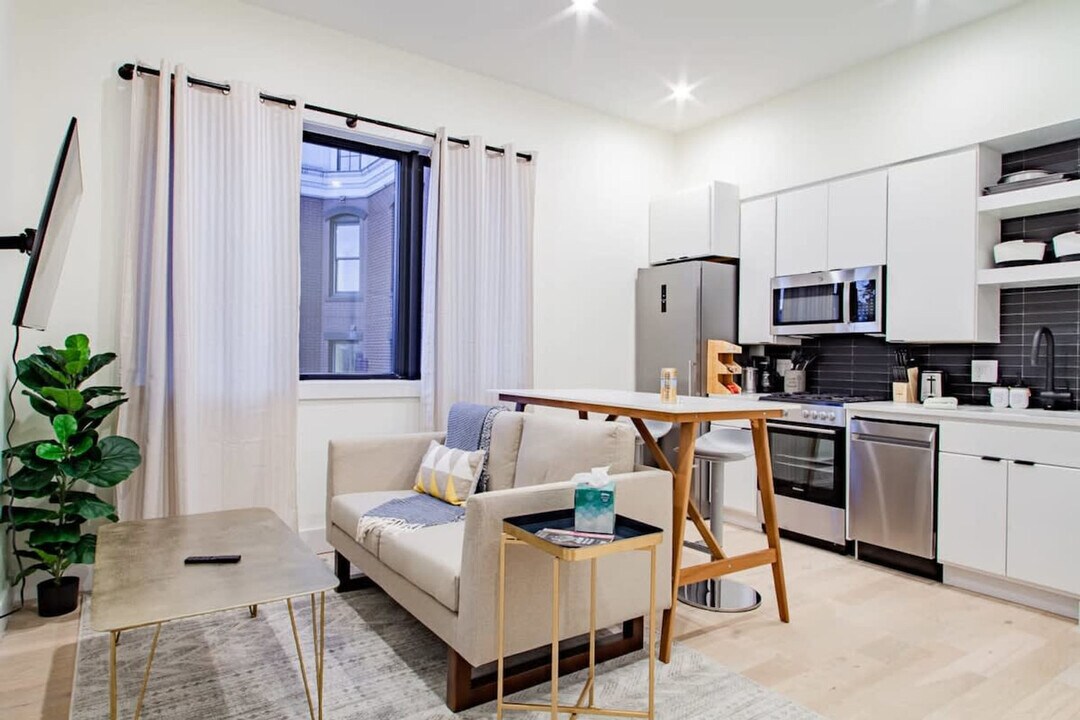 1012 Pennsylvania Ave. SE in Washington, DC - Building Photo