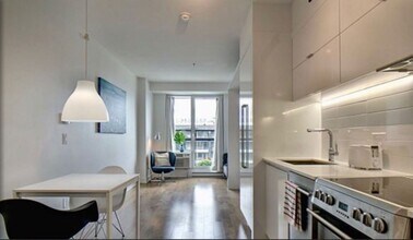 235 Rue Peel in Montréal, QC - Building Photo - Building Photo
