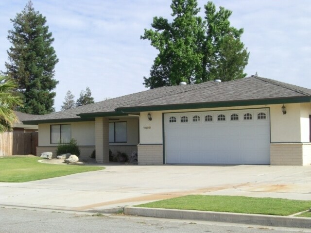 7400 Terry John Ave in Bakersfield, CA - Building Photo