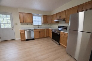 526 Broadway Ave in Bridgeport, WV - Building Photo