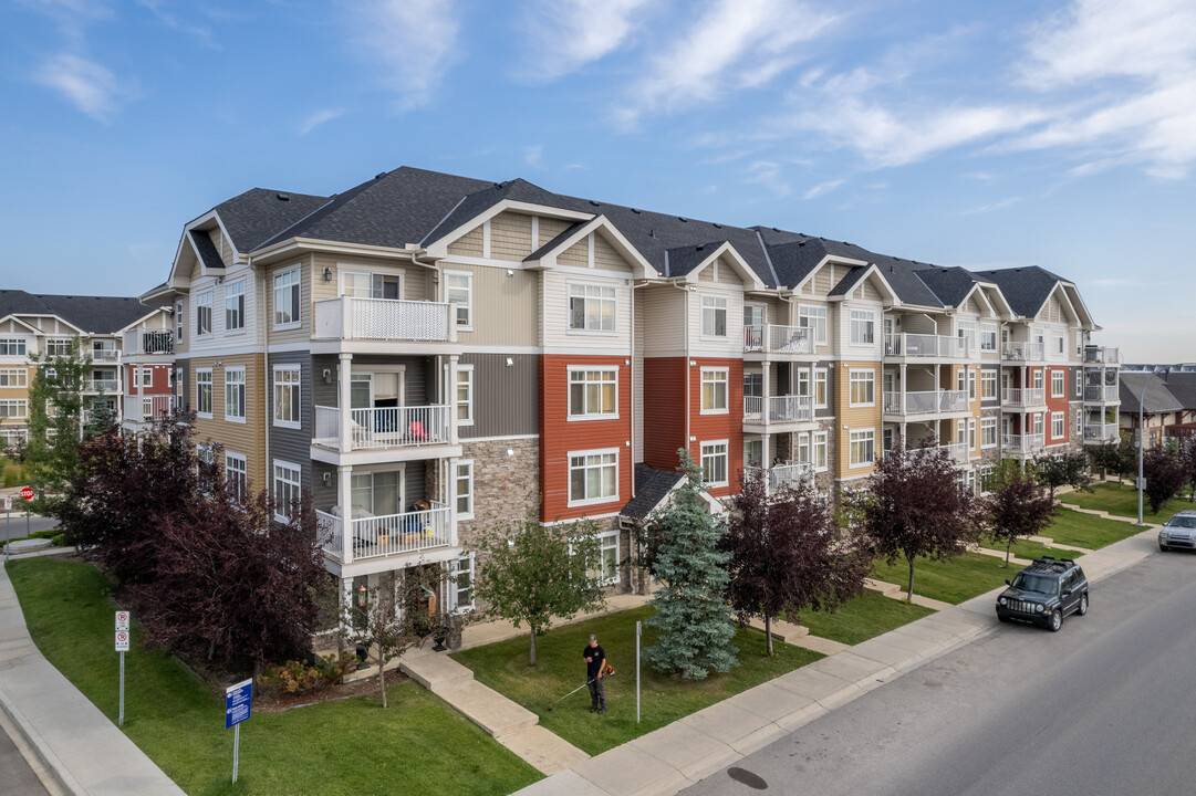 1000 Skyview Ranch Way NE in Calgary, AB - Building Photo