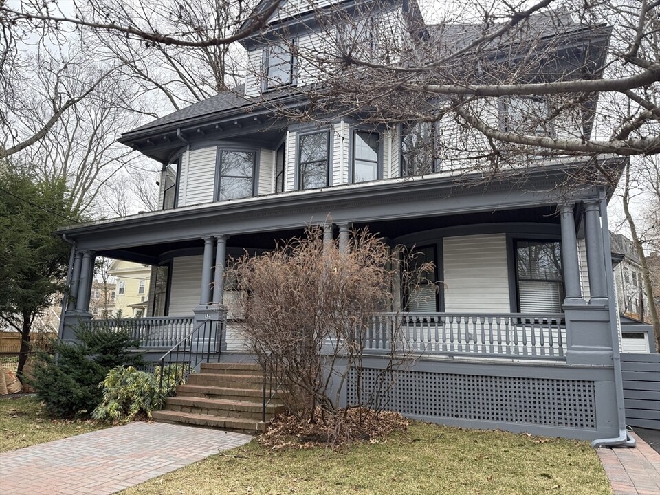 12 Manchester Rd in Brookline, MA - Foto de edificio