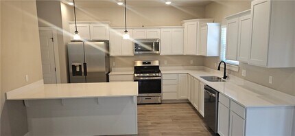 310 W Kinniburgh Dr in Farmington, AR - Building Photo - Building Photo