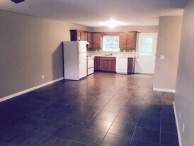 114 Creekside Dr in Franklin, KY - Building Photo