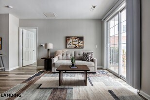 100 River Park Dr in Raritan, NJ - Building Photo