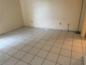 8879 Fontainebleau Blvd in Miami, FL - Building Photo - Building Photo