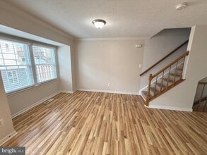 17968 Milroy Dr in Dumfries, VA - Foto de edificio - Building Photo